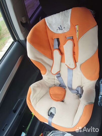 Автомобильное кресло