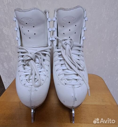 Фигурные коньки edea chorus 230