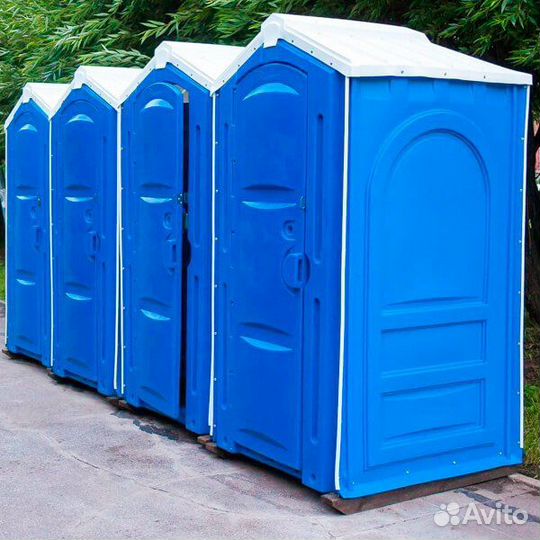 Туалетные кабины, пластик в хорошем состоянии