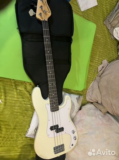 Бас гитара encore