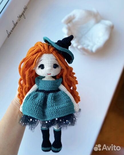 Вязаная интерьерная кукла
