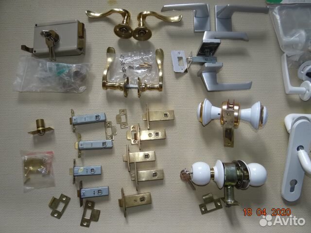 Для дверей замки,ручки