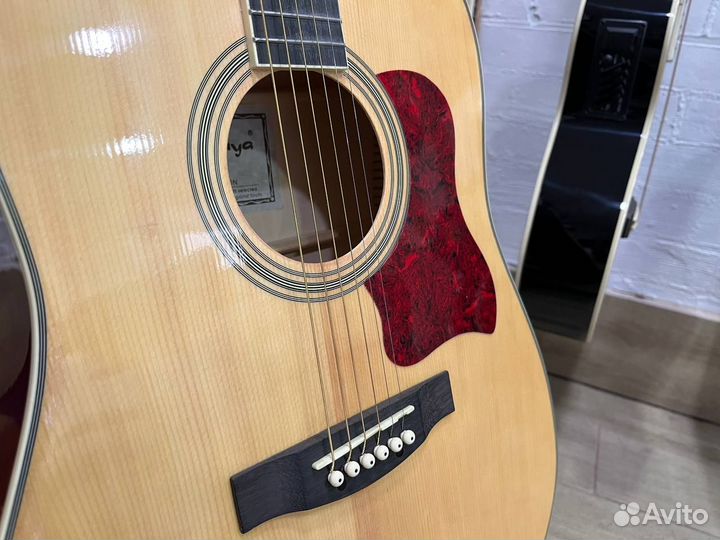 Акустическая гитара дредноут