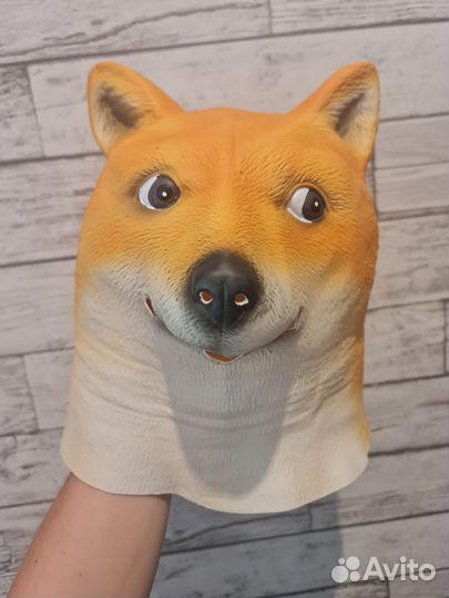 Карнавальная маска мем-собаки 