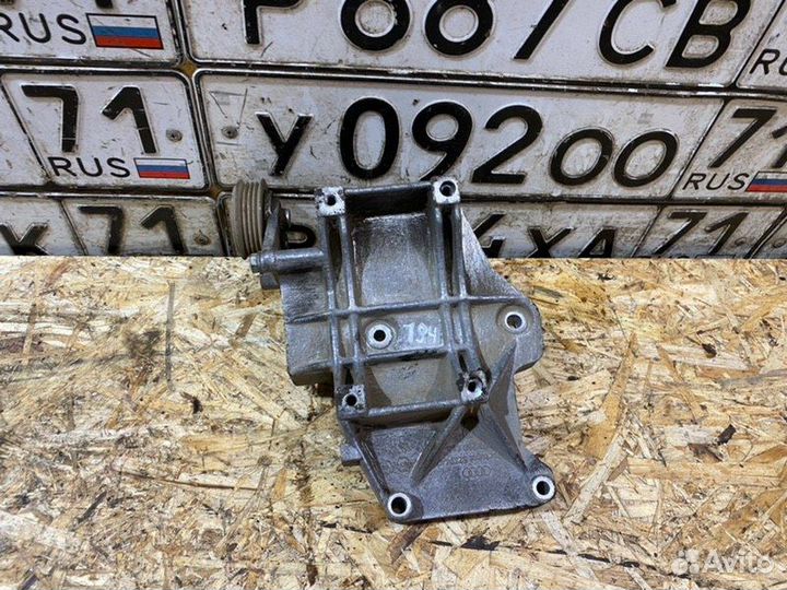 Кронштейн компрессора кондиционера Audi A4 B5 ADR