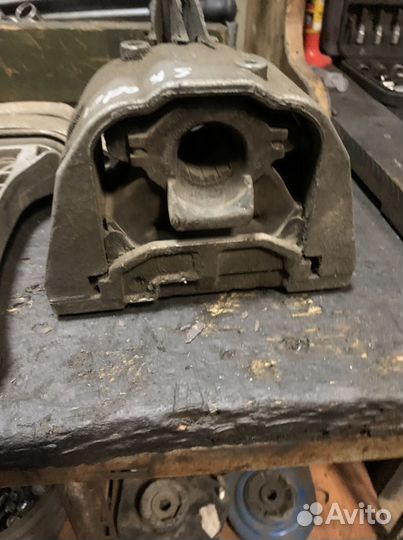 Подушка двигателя Skoda Octavia А4