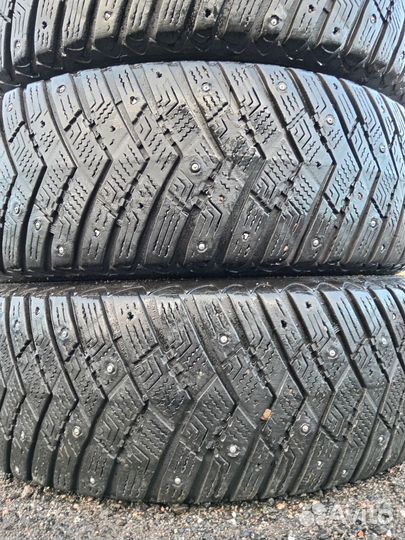 Goodyear UltraGrip Ice Arctic SUV 215/65 R17 99T