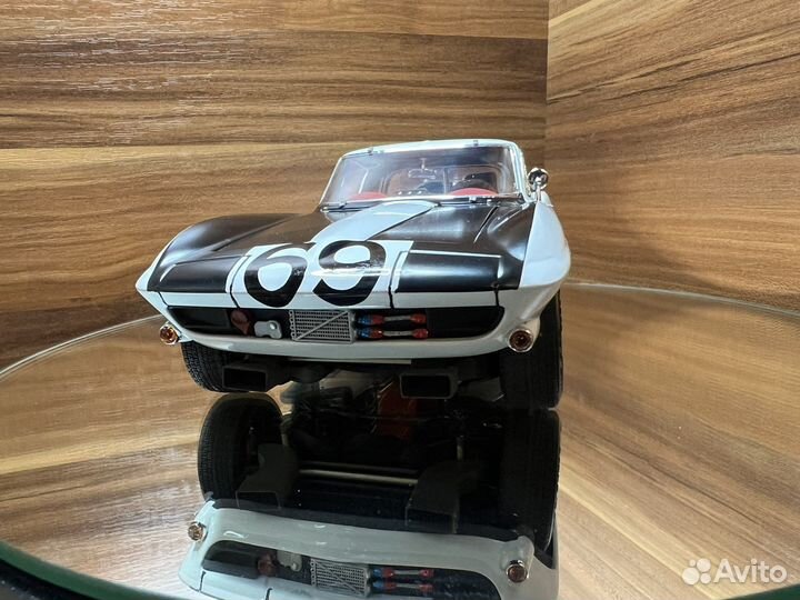 Модель автомобиля 1/18 exoto Corvette Grand Sport