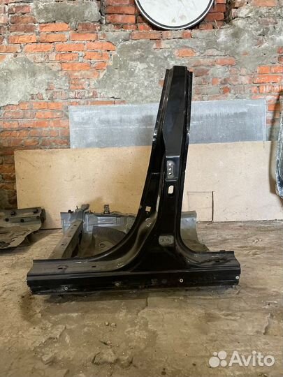 Стойка средняя левая Nissan Primera P12 хэтчбек