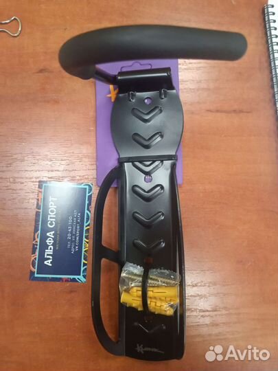 Крюк для хранения велосипеда на стене