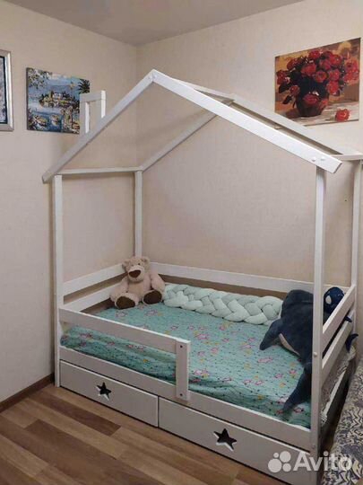 Кроватка Теремок с бортиком из массива для малыша