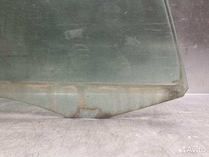 Стекло двери передней правой Volkswagen Passat