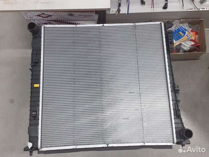 Новый оригинал Радиатор охлаждения Kia Sorento