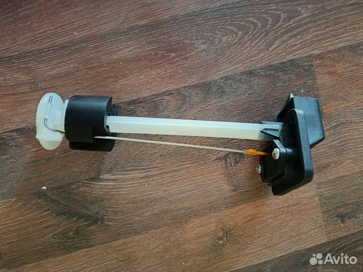 Коннектор для топливного бака с индикатором