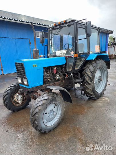 Тракторист подметального трактора