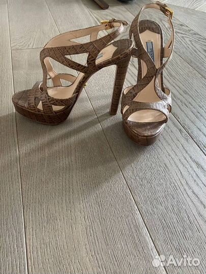 Босоножки Prada