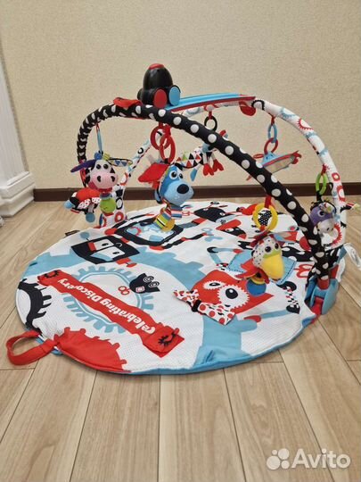 Развивающий коврик с машинкой