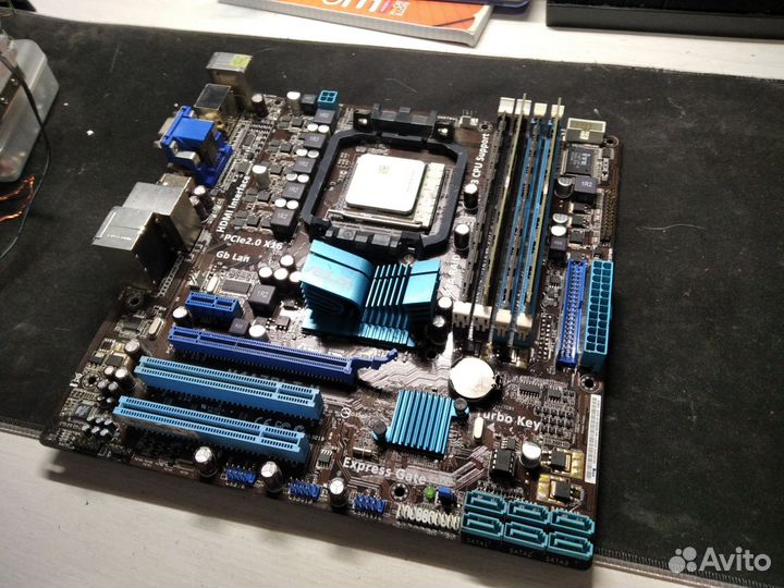 Материнская плата с процессором и памятью