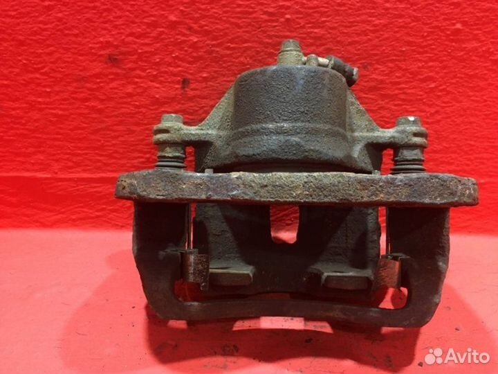 Суппорт передний правый Kia Sportage KM G4GC 2.0