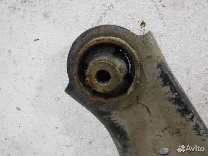 Рычаг передний правый