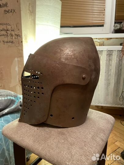 Рыцарский шлем 