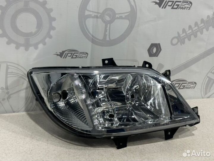 Фара правая Mercedes Sprinter Classic W909