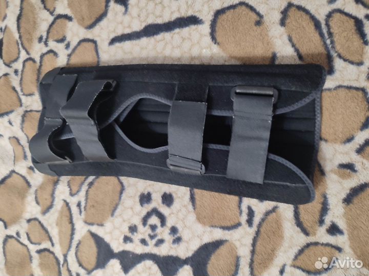 Тутор на коленный сустав