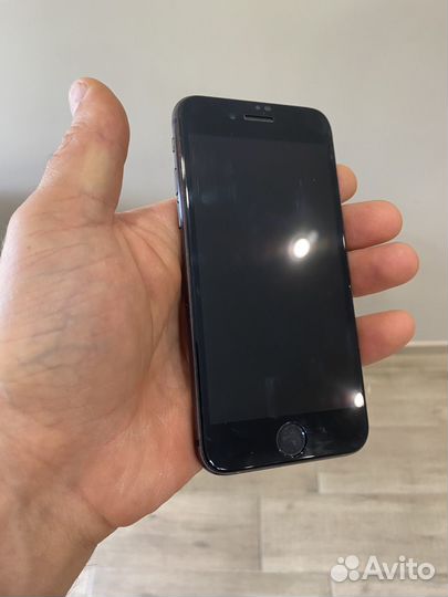 Телефон iPhone 8
