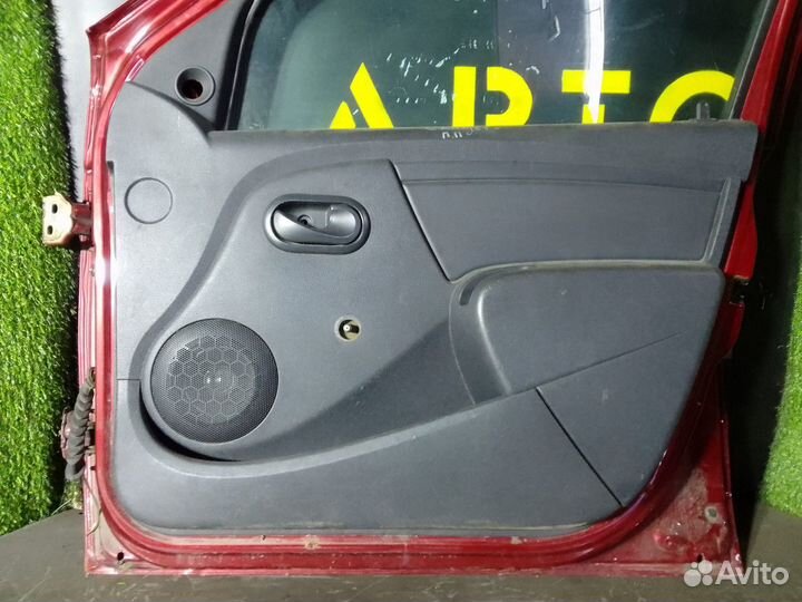 Обшивка двери передней правой Renault Sandero