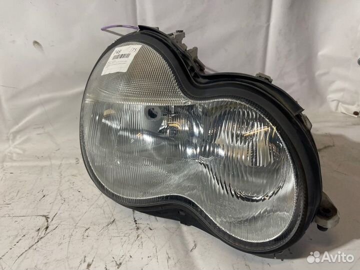 Фара передняя правая Mercedes C W203 / W203.046