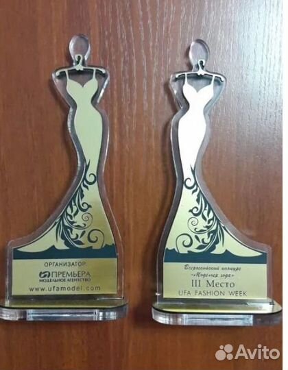 Статуэтка, стелла настольная