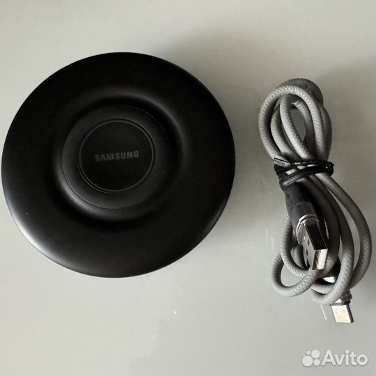 Беспроводное зарядное Samsung EP-P3105 в идеале