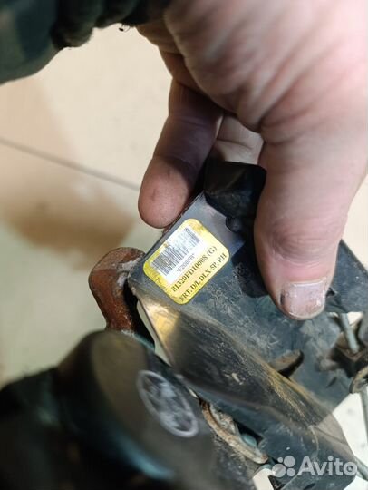 Замок двери передней правой Kia Rio 1