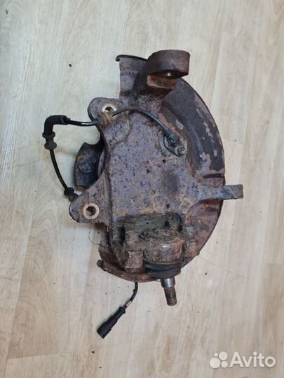 Кулак передний правый Ssangyong Kyron 1 DJ D20DT