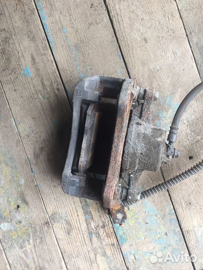 Кия Сид 2 Kia Seed передний левый тормозной супорт