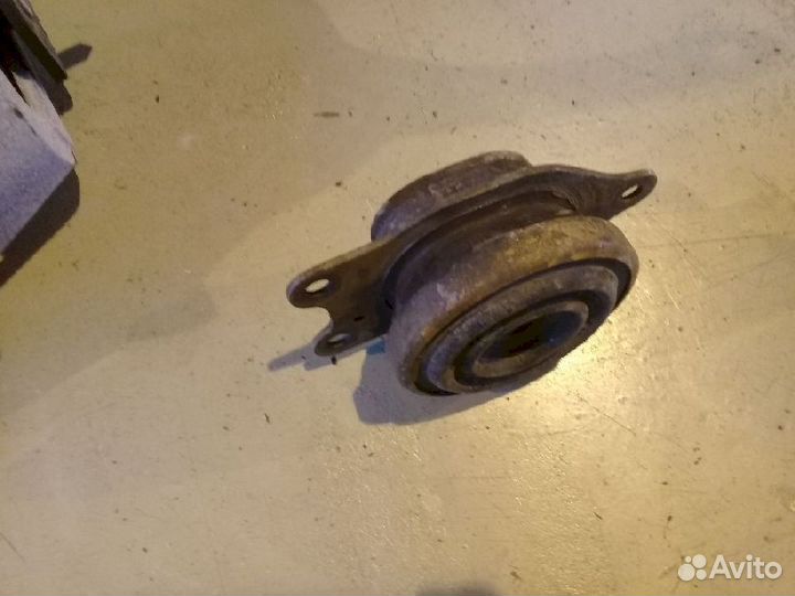 Опора двигателя (подушка двс) левая 11220JA000 Nis