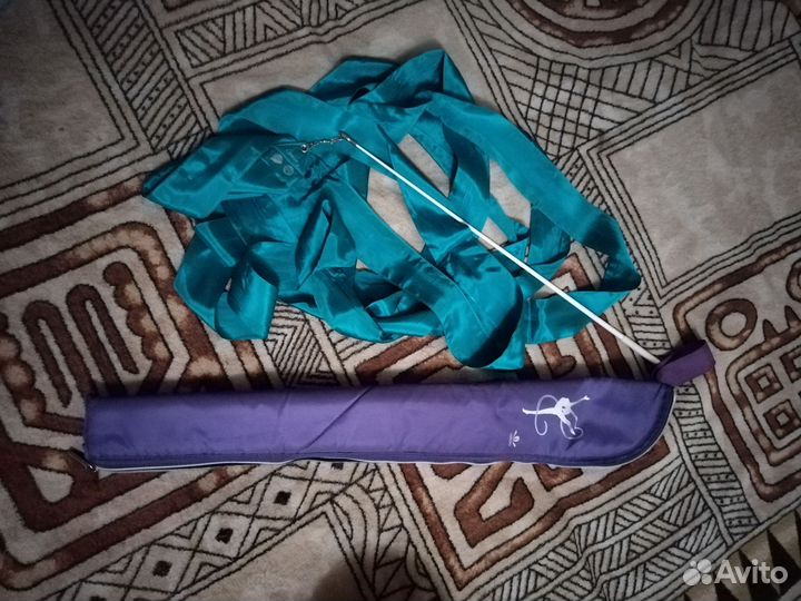 Мяч, обруч, булавы, полочка для ленты и сама лента