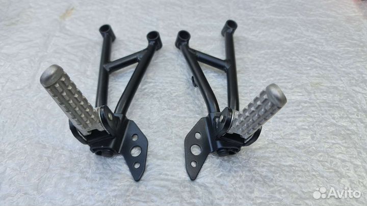 Ducati Hypermotard 950 Задняя Подножка в Сборе