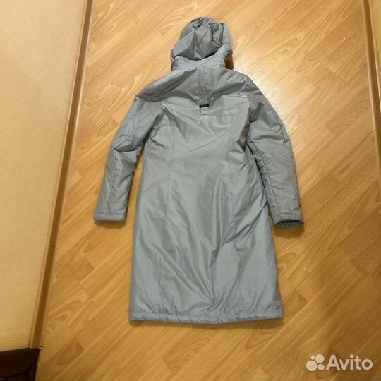 Ветровка с капюшоном женская