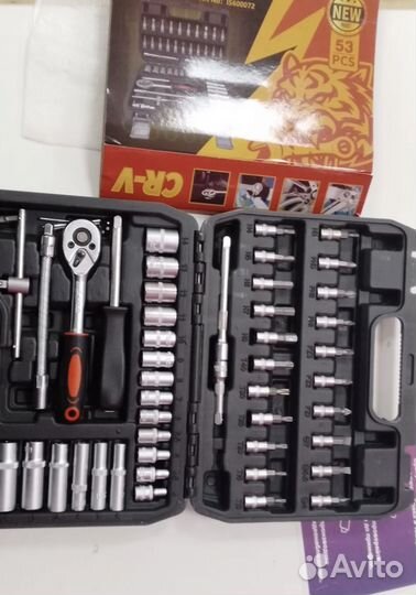 Набор инструментов для авто в чемодане