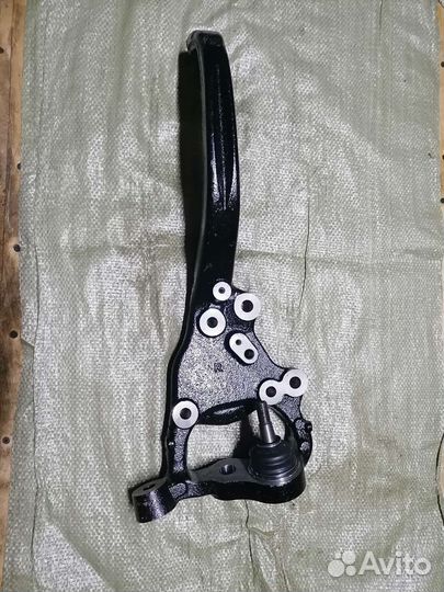 Поворотный кулак правый Dodge Charger LD RWD