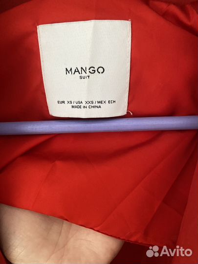 Красный тренч mango
