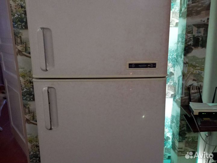Холодильник бу большой