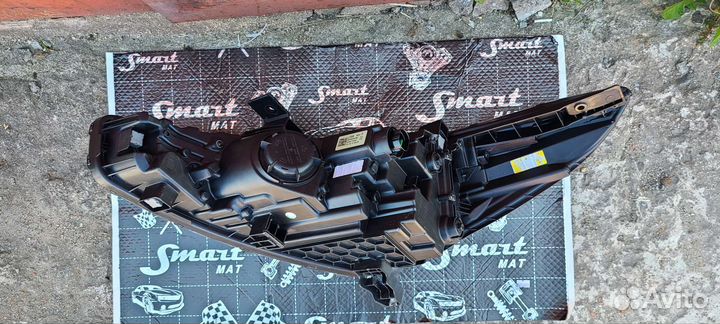 Фара Правая/левая Hyundai Solaris LED 92102H5700