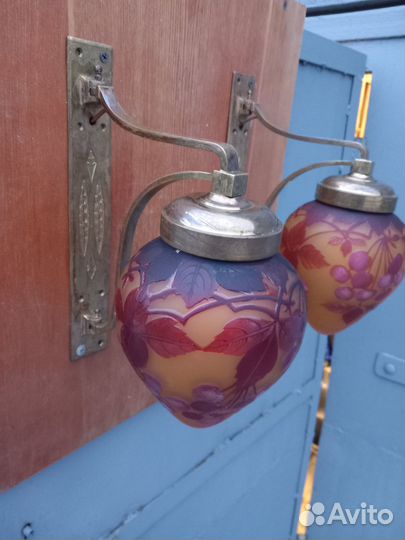 Старинные бра с плафонами Галле