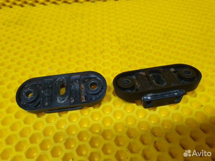 Отбойник крышки багажника Skoda Superb лифтбек 2