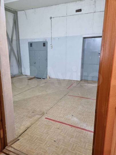 Помещение под магазин, первая линия на территории