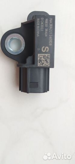 Передний датчик удара Nissan Qashqai j11