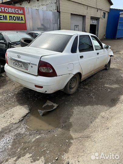 Лада Приора седан в разборе