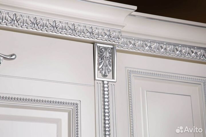 Кухонный гарнитур Аманта белый/серебро